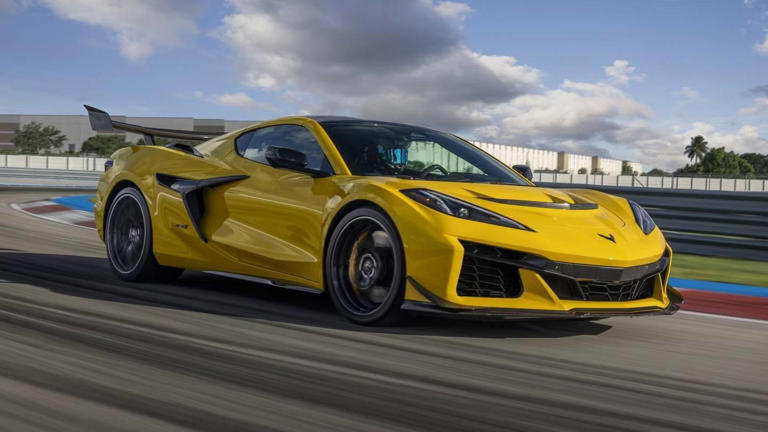 雪佛兰2025款Corvette ZR1登场，零百加速仅2.3秒，刷新历史纪录！
