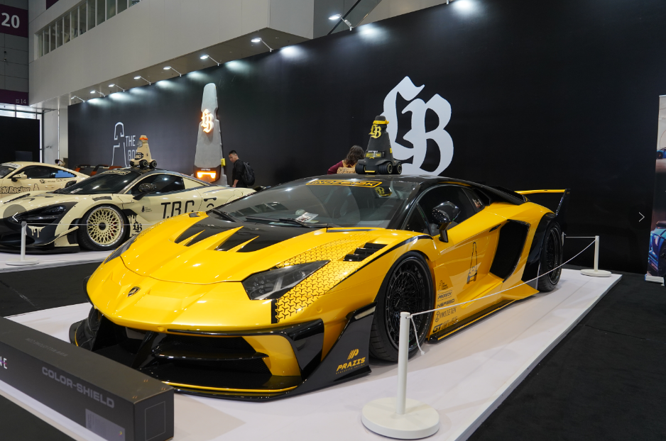 Liberty Walk套件与LB-Silhouette Works的兰博基尼Aventador：暴力美学的终极融合