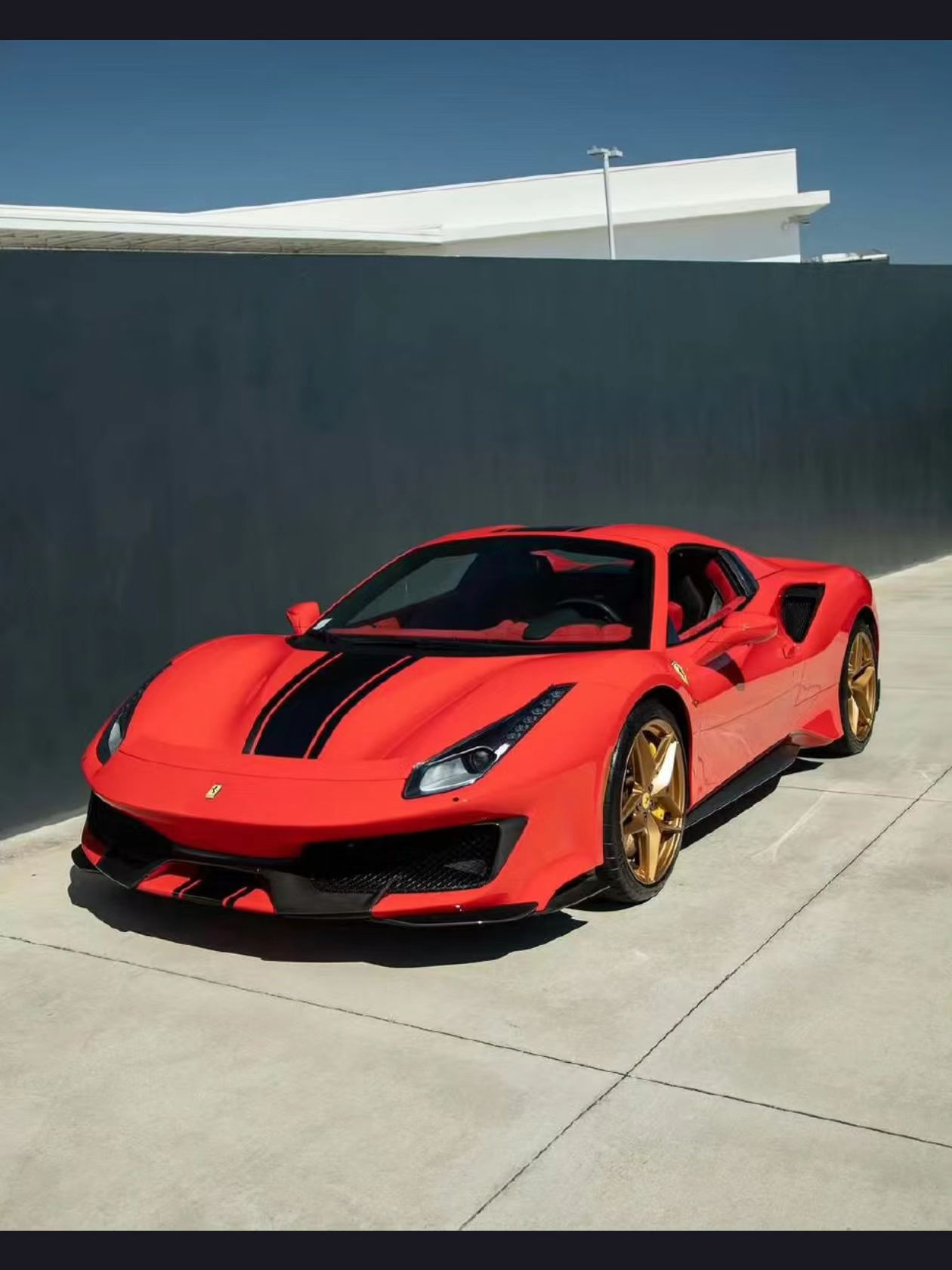 法拉利488 Pista Spider：灵魂只有属于在自己的世界里 才是真正自由